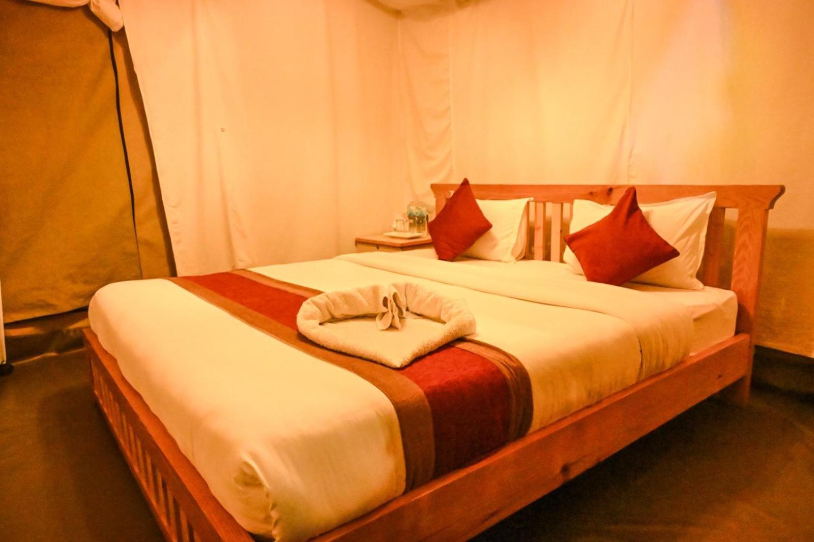 Kalash Parkaze And Tent Inn Pokhara Bilik gambar